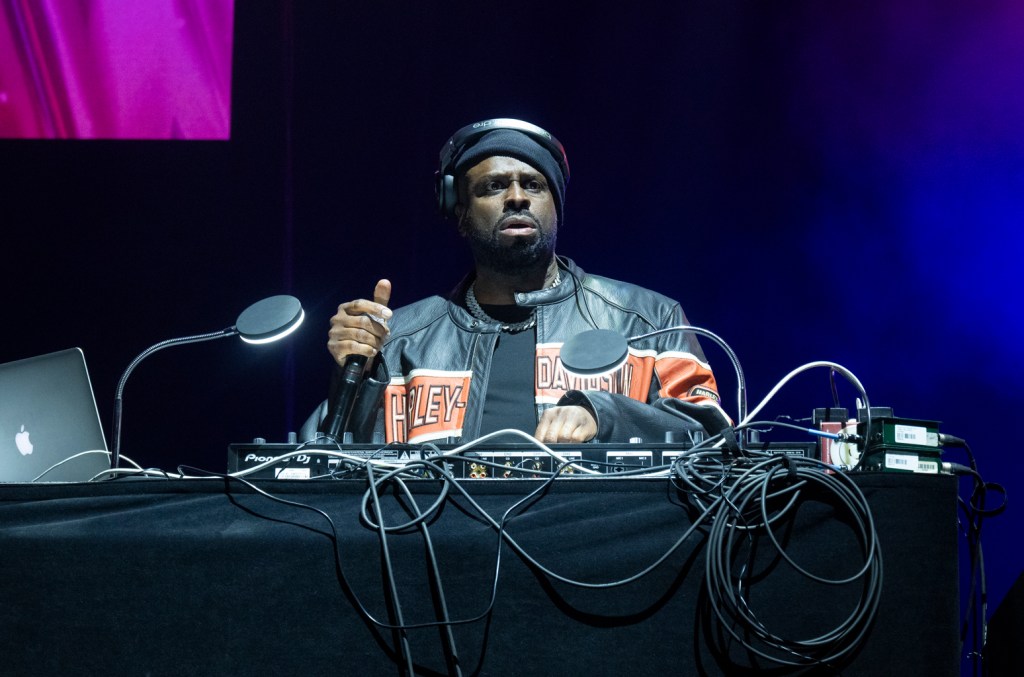 Funkmaster Flex critica Cassie e Diddy por escolhas ruins após veredicto Funkmaster Flex reagiu ao veredito de Diddy na quarta-feira (2 de julho), compartilhando que não acha que Cassie seja uma "vítima". (Foto: Reprodução)