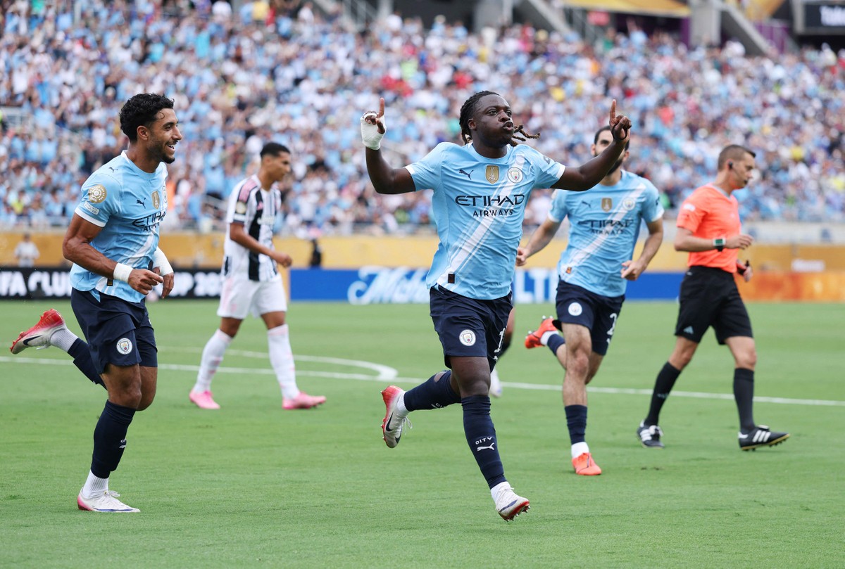 City brilha e vence Juventus, se aproximando do Flu no Mundial de Clubes Doku abriu o placar para o City (Foto: Dan Mullan/Getty Images/AFP)