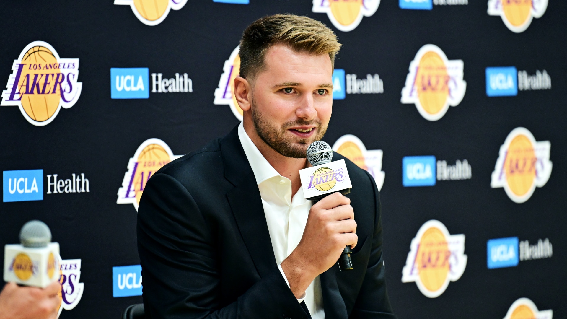 Luka Dončić surpreende fãs com show dos Backstreet Boys durante tour nos EUA Foto: Reprodução/@NBA