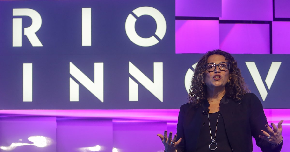 A confiança na inteligência artificial cresce com sua complexidade, afirma futurista Amy Webb fala sobre nossas futuras relações com sistemas de IA (Foto: Pedro Kirilos/Estadão)