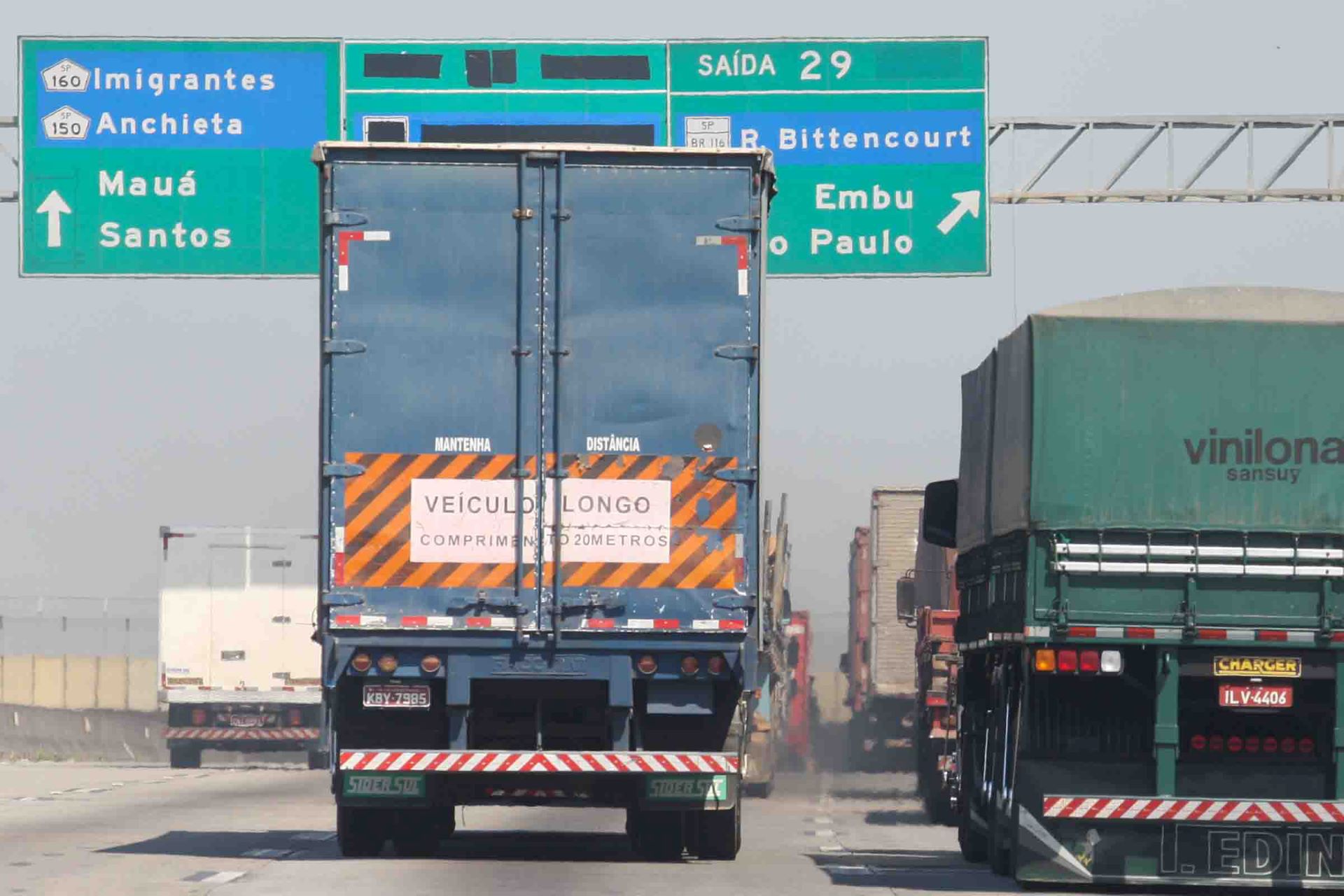 Caminhões trafegam no trecho do Rodoanel entre a Rodovia Castelo Branco e a Raposo Tavares, sentido litoral – 18/02/2016 (Foto: Francisco Carlos Ferreira/Estadão Conteúdo)