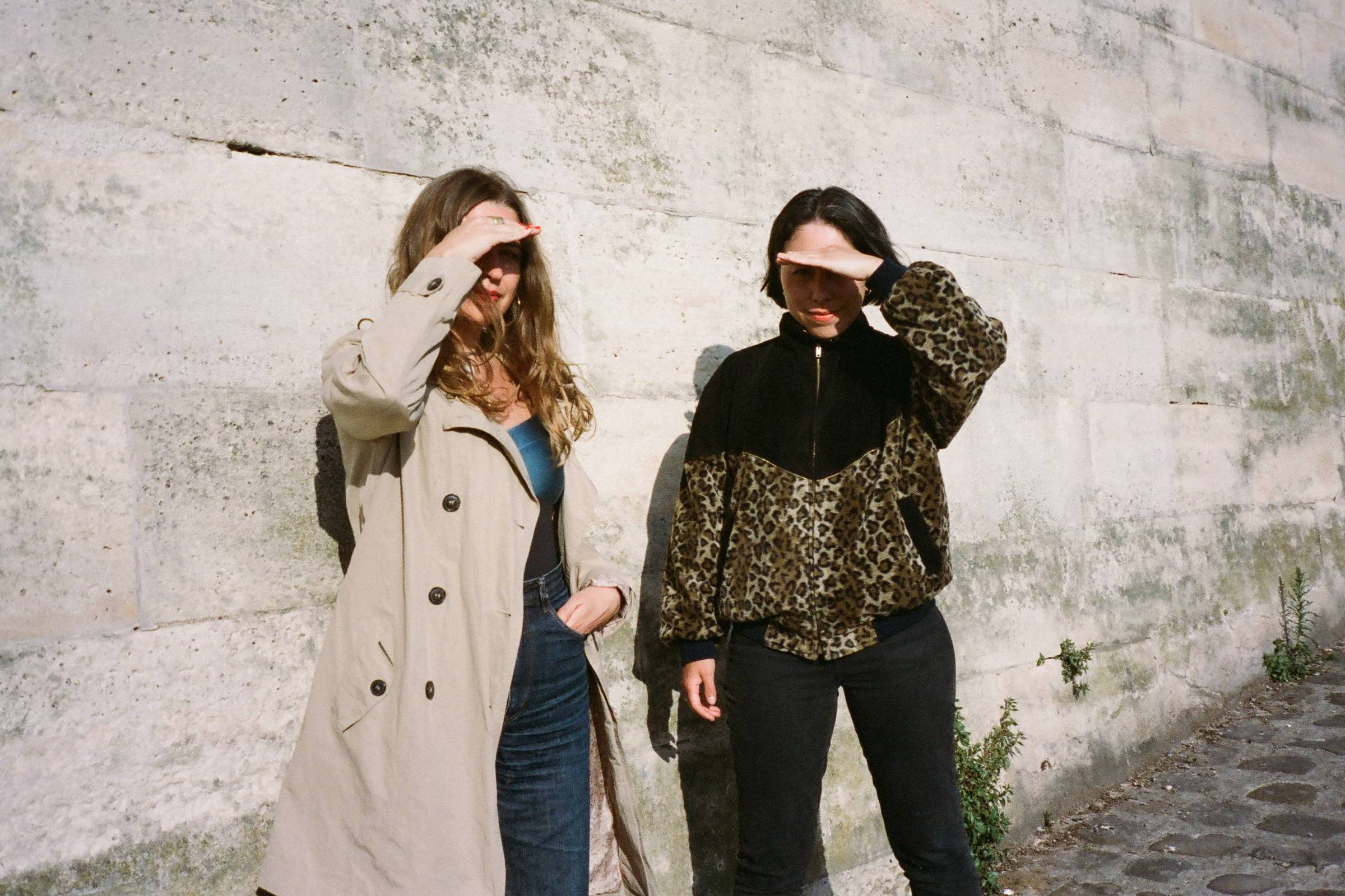 Duo Anelena Toku e Carla Boregas une natureza e eletrônica em novo álbum Carla Boregas, à esquerda, e Anelena Toku, dupla que lança o disco "Fronte Violeta" (Foto: Martha Kiss Perrone/Divulgação)