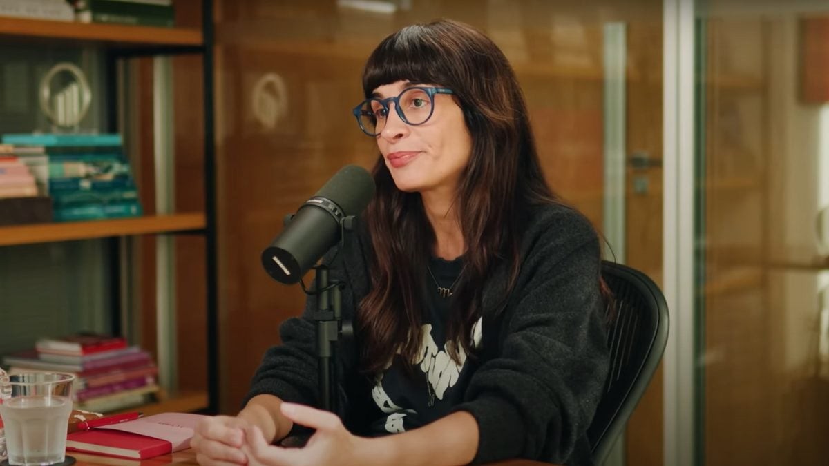 Camila Fremder se torna meme ao confundir podcasts e revela ligação com Rita Lee Camila Fremder, no podcast 'Vênus Day Talks' (Foto: Reprodução/YouTube)