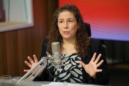 Governo estabelece CNU como política permanente com provas a cada dois anos A ministra da Gestão e da Inovação em Serviços Públicos, Esther Dweck, participa do programa Bom dia, Ministra (Foto: Fabio Rodrigues-Pozzebom/ Agência Brasil)