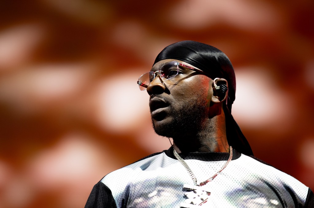 Skepta provoca Joyner Lucas e promete apenas duas rimas em batalha de rap Skepta está respondendo a Joyner Lucas após sugerir uma batalha de rap entre o Reino Unido e os EUA. (Foto: Reprodução)