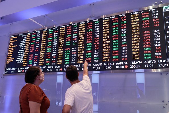 Ibovespa inicia o dia em queda enquanto dólar registra leve alta em meio a tensões globais MRV (MRVE3) anuncia programa para recomprar até 6 milhões de ações (Foto: Reprodução)