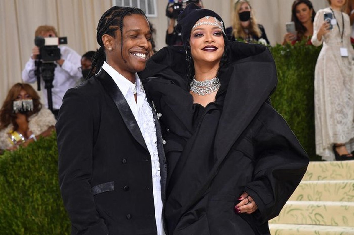 A$AP Rocky sugere que casal espera mais uma menina em novo filho com Rihanna Cantora Rihanna e o marido, o rapper ASAP Rocky, no Met Gala de 2023 (Foto: ANGELA WEISS / AFP)