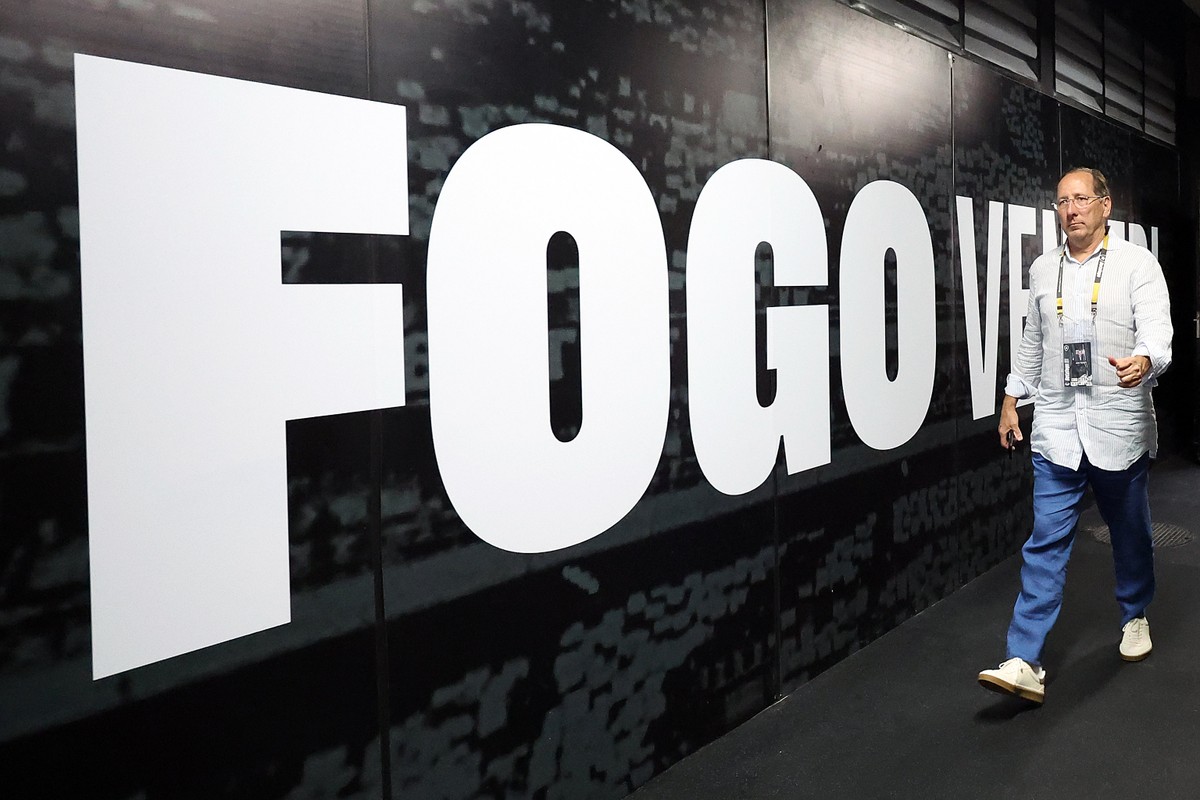 Botafogo divulga balanço financeiro atrasado com receita de R$ 800 milhões John Textor, dono da SAF do Botafogo (Foto: Vitor Silva / Botafogo)
