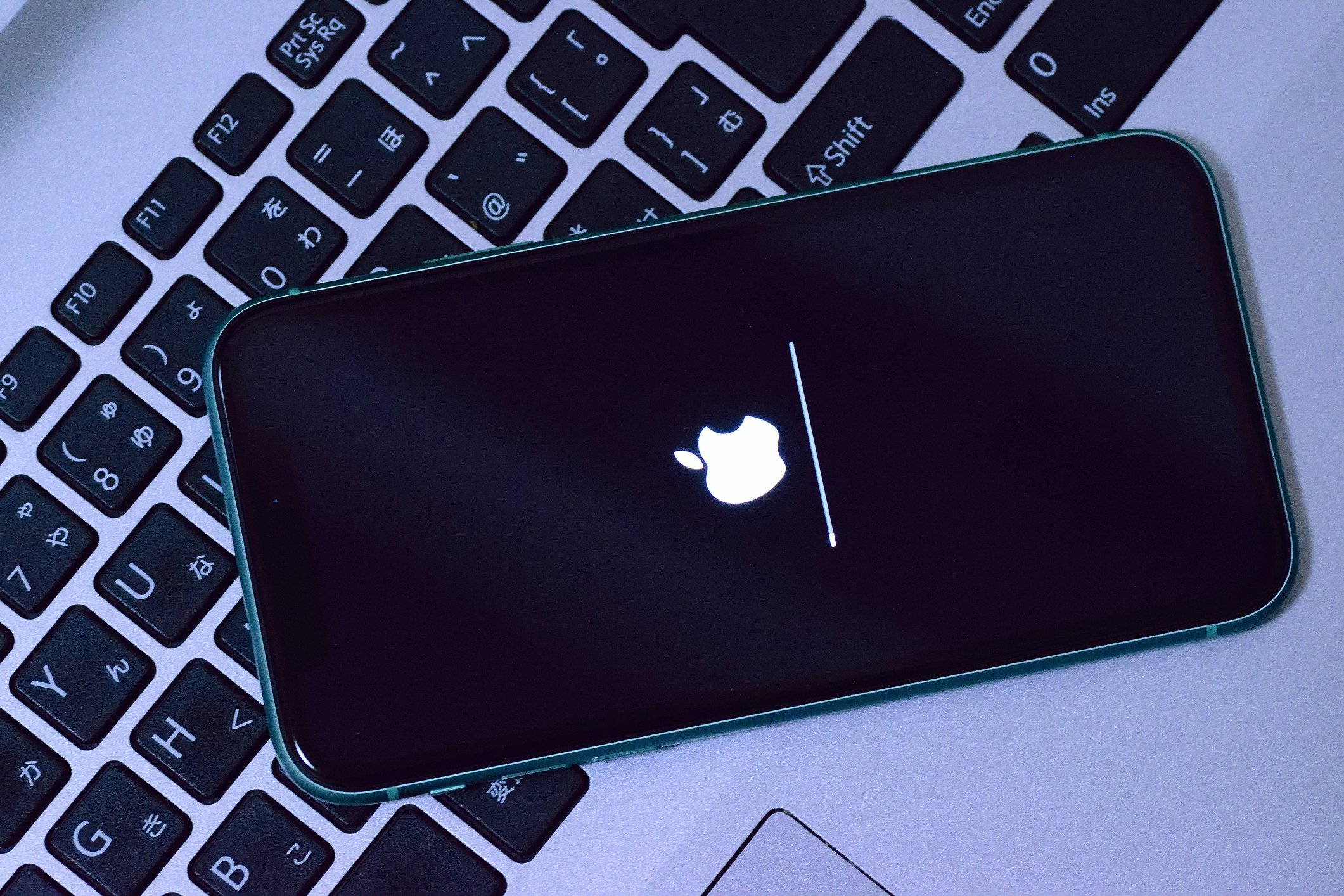 Demanda de países emergentes eleva vendas de iPhones em 1,5% na China Apple enviou 46,4 milhões de iPhones mundialmente no segundo trimestre de 2025 (Foto: Shubhashish5/Getty Images)