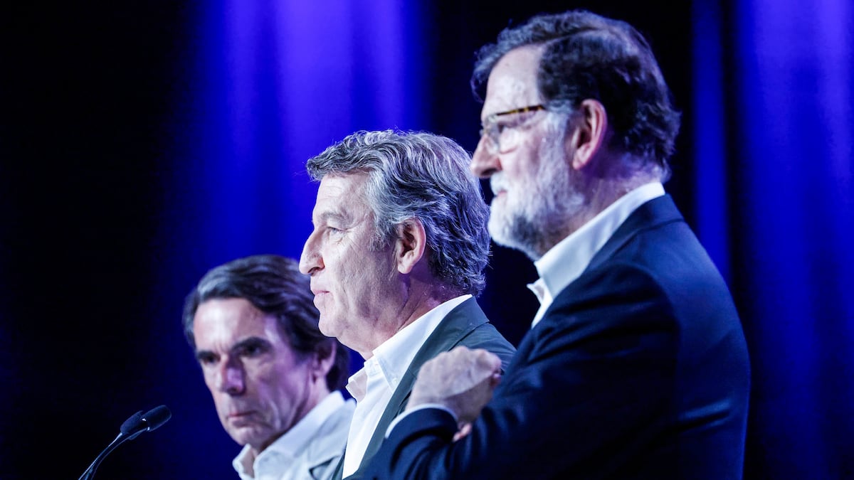 PP ignora seu passado e critica corrupção do PSOE em congresso nacional Aznar, Feijóo e Rajoy, no congresso do PP, nesta sexta-feira. (Foto: Álvaro García | Vídeo: EPV)