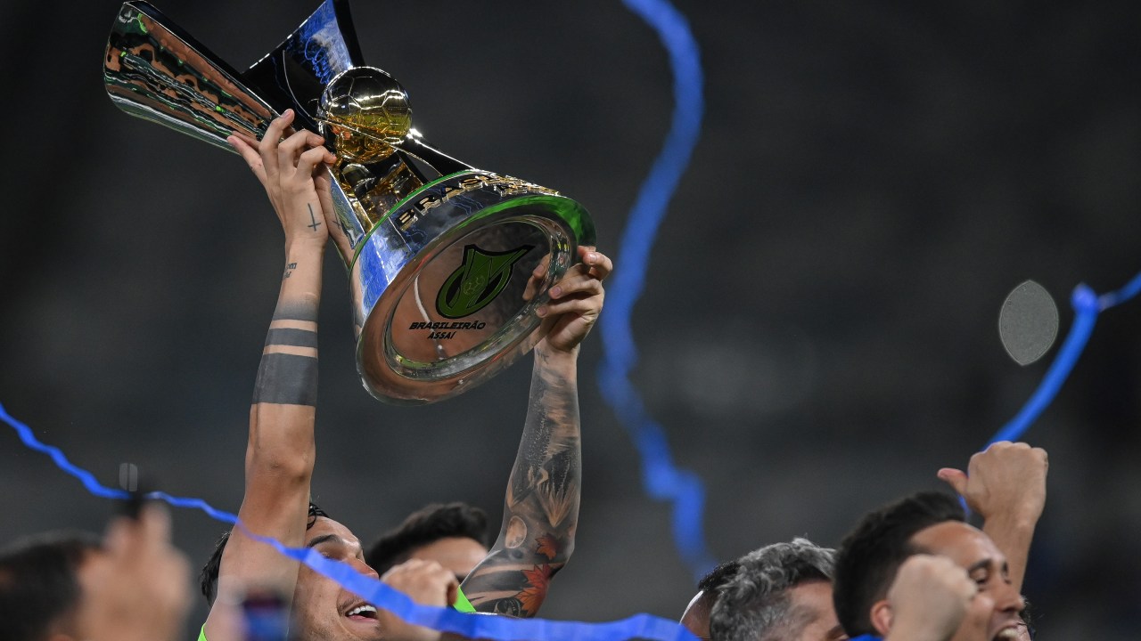 Troféu do Campeonato Brasileiro (Foto: João Guilherme Arenazio/Getty Images)