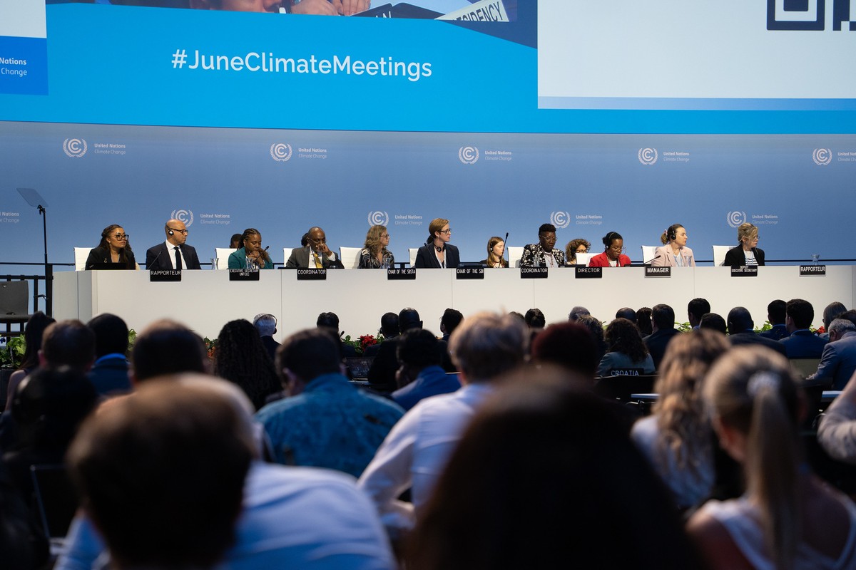 Brasil avança na COP30, mas resultados mornos geram preocupação entre especialistas Negociadores dos países reunidos no encontro preparatório da COP30 em Bonn, na Alemanha (Foto: UNFCCC/Lara Murillo)