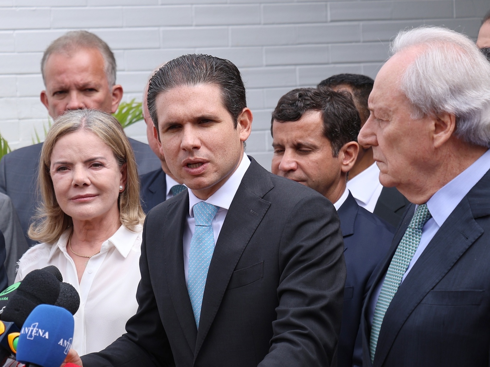 Motta ignora apoio de Gleisi e desconsidera aliados na crise do IOF Gleisi Hoffmann, ministra das Relações Institucionais, e Hugo Motta (Republicanos-PB), presidente da Câmara (Foto: Marina Ramos / Câmara dos Deputados)
