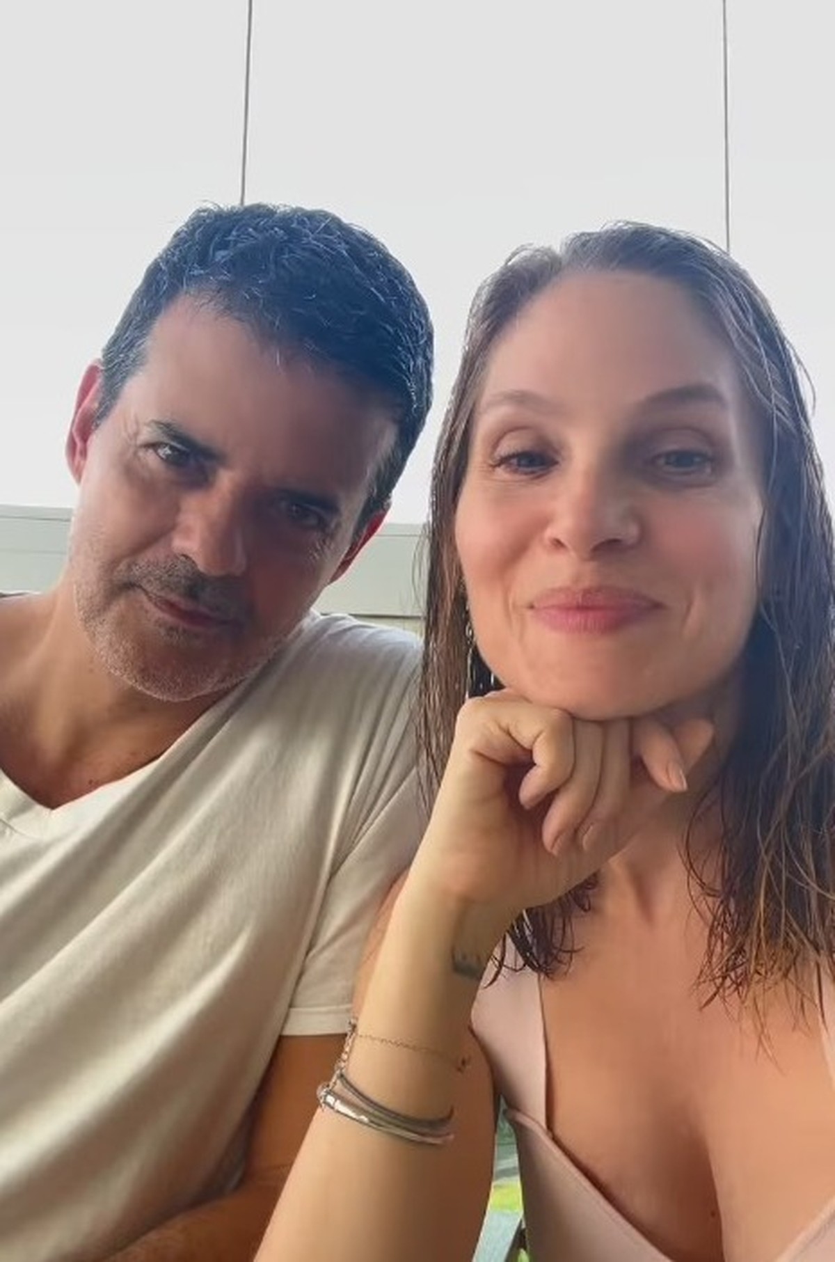 Jorge Pontual relembra sucesso em 'A viagem' e fala sobre carreira de palestrante Jorge Pontual e a mulher, Marcelle Lacerda (Foto: Reprodução/Instagram)