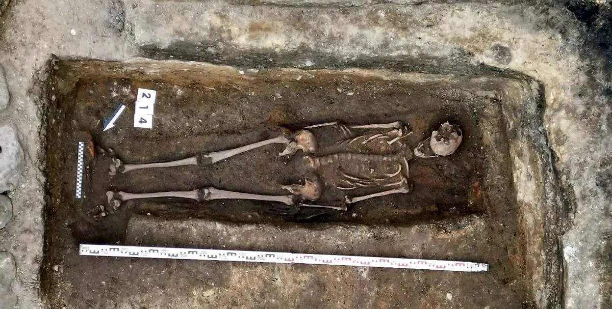 Sepultura pode ter mais de 700 anos (Foto: ArcheoScan/Divulgação)