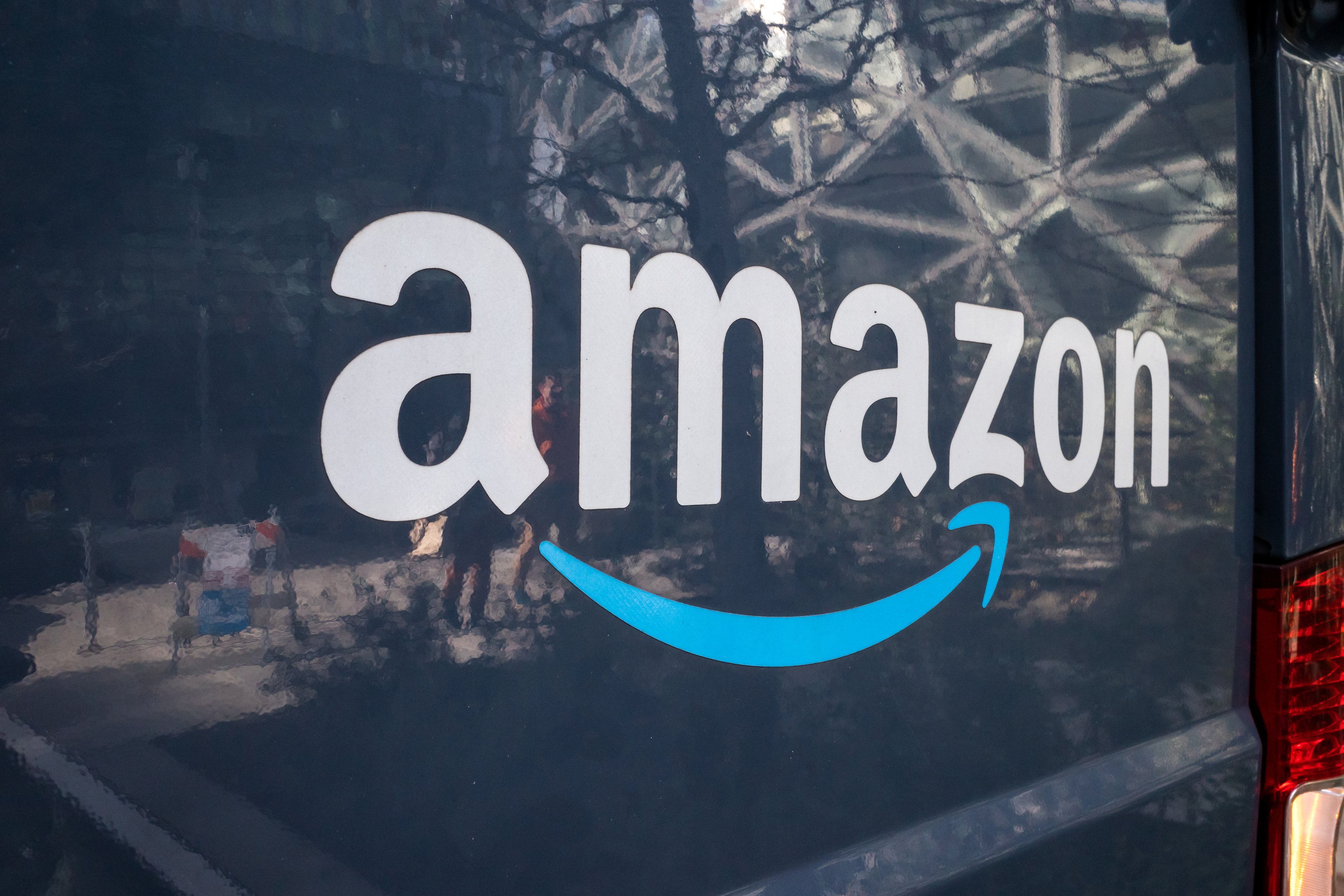 Amazon atinge 1 milhão de robôs e se aproxima da paridade com trabalhadores humanos A previsão da Amazon é que, em breve, o número de robôs e trabalhadores seja equivalente (Foto: 400tmax/Getty Images)