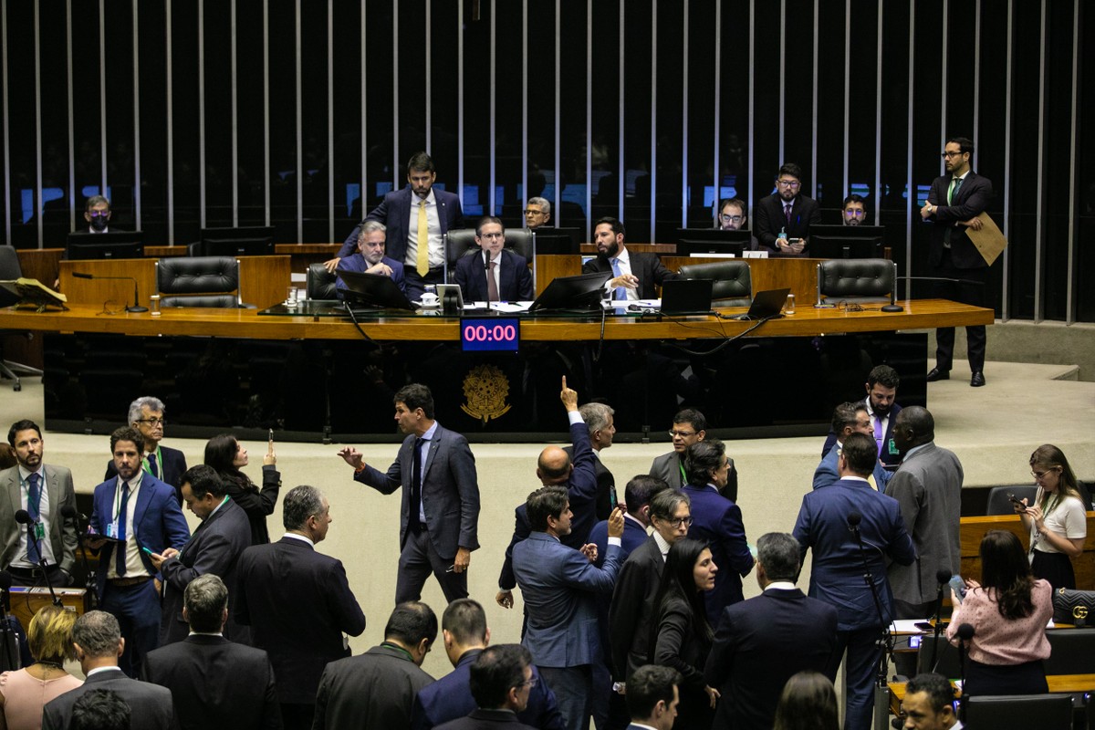 Deputados da Direita comemorando votação. (Foto: Brenno Carvalho / Agência O Globo)