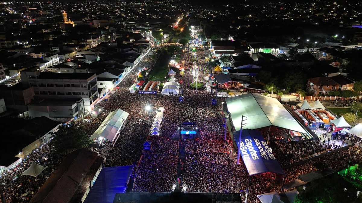 São João em Pernambuco atrai multidões e impulsiona economia com forró e tradição São João de Gravatá: grandes nomes da música se apresentaram e Pátio de Eventos bate recorde de público (Foto: Divulgação)