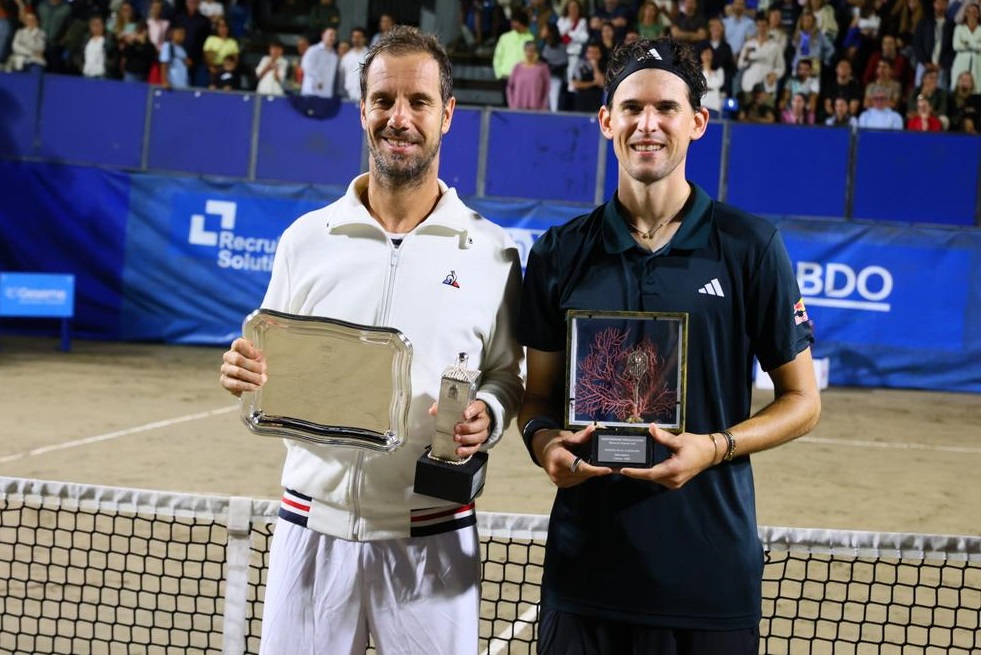 Gasquet vence Thiem em emocionante final de torneio de exibição na praia Foto: Reprodução