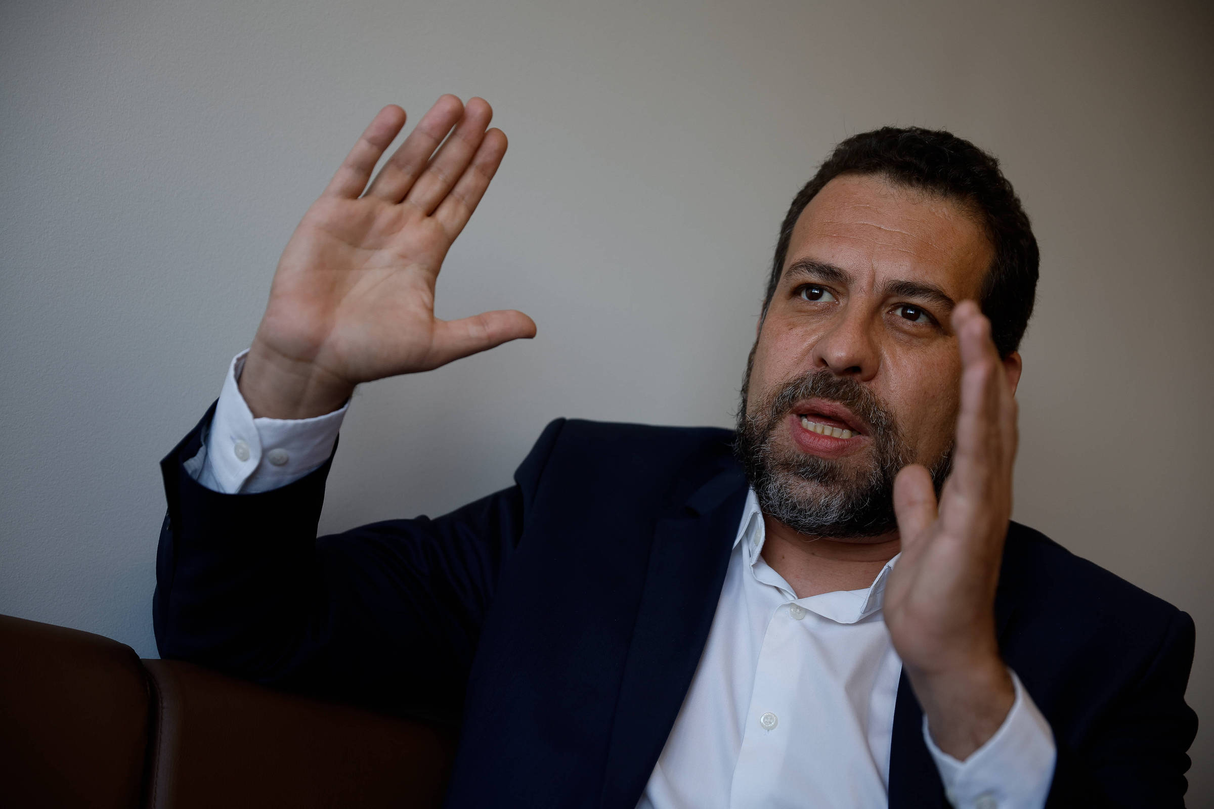 Justiça tributária fortalece governo Lula pela primeira vez em novo mandato Deputado federal Guilherme Boulos (PSOL-SP), em entrevista à Folha em seu gabinete na Câmara dos Deputados (Foto: Pedro Ladeira/Folhapress)