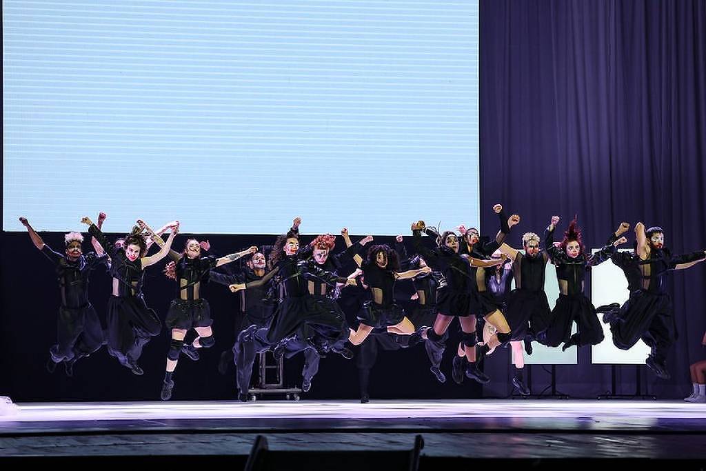 Balé da Cidade de São Paulo gera polêmica e provoca reações políticas em Joinville Espetáculo 'Requiem SP', do Balé da Cidade de São Paulo, no Festival de Dança de Joinville (Foto: Divulgação/Festival de Joinville)