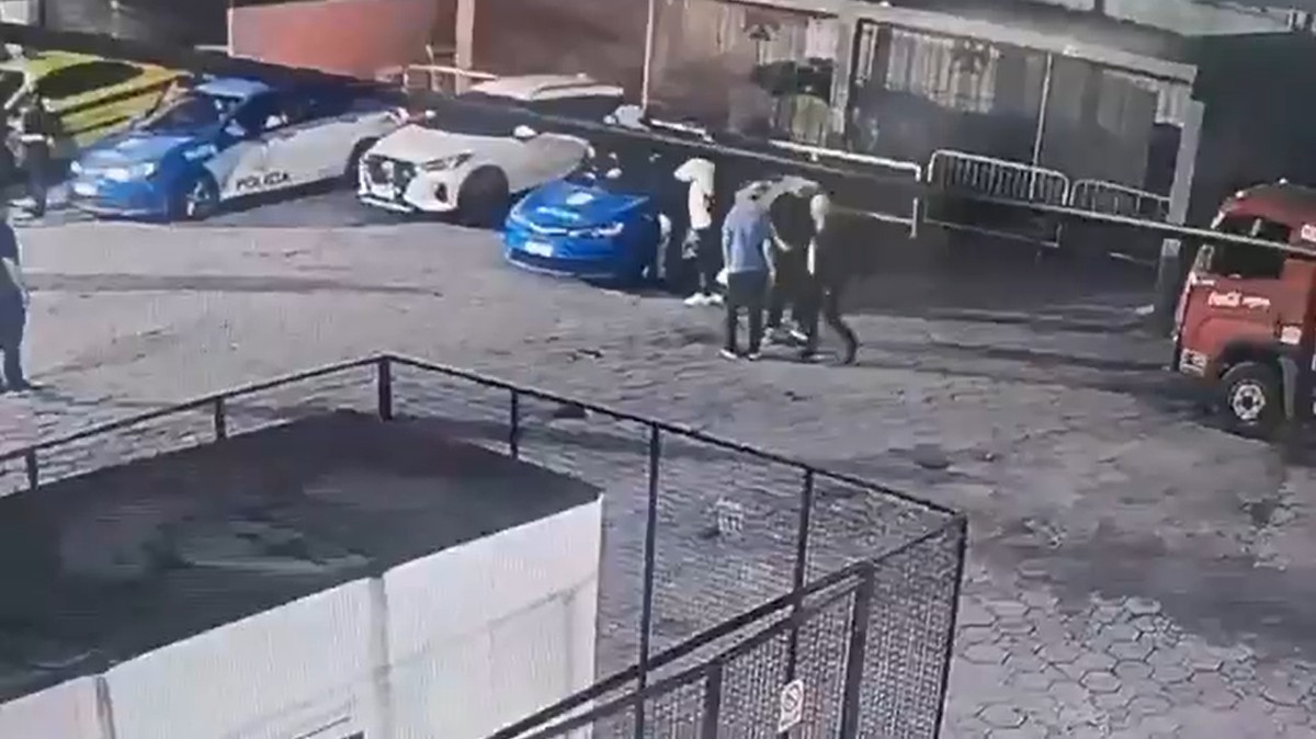Influenciador denuncia agressão de dirigente do Vasco em São Januário; dirigente se defende Confusão em São Januário — Foto: Reprodução