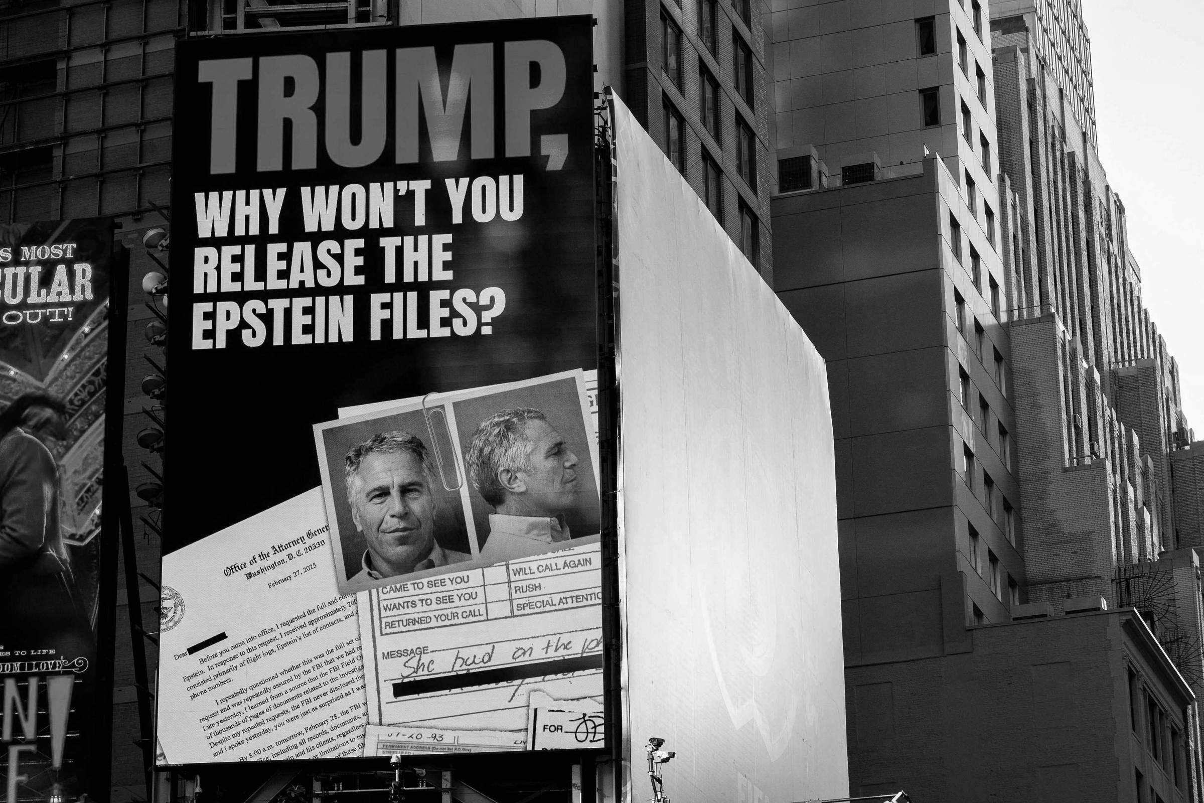 Trump enfrenta novas revelações sobre o caso Epstein e suas consequências Trump, por que você não libera os arquivos sobre Epstein? (Foto: Adam Gray - 23.jul.25/Getty Images via AFP)