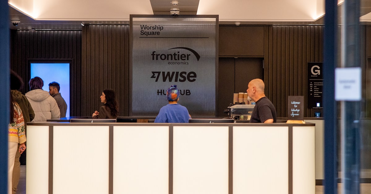 Wise e Genial lançam 'guerra dos cofrinhos' em conta global para investidores Sede da Wise em Londres: fintech britânica vai dobrar o tamanho de sua equipe no Brasil, de olho em expansão por LatAm (Foto: Betty Laura Zapata/Bloomberg)