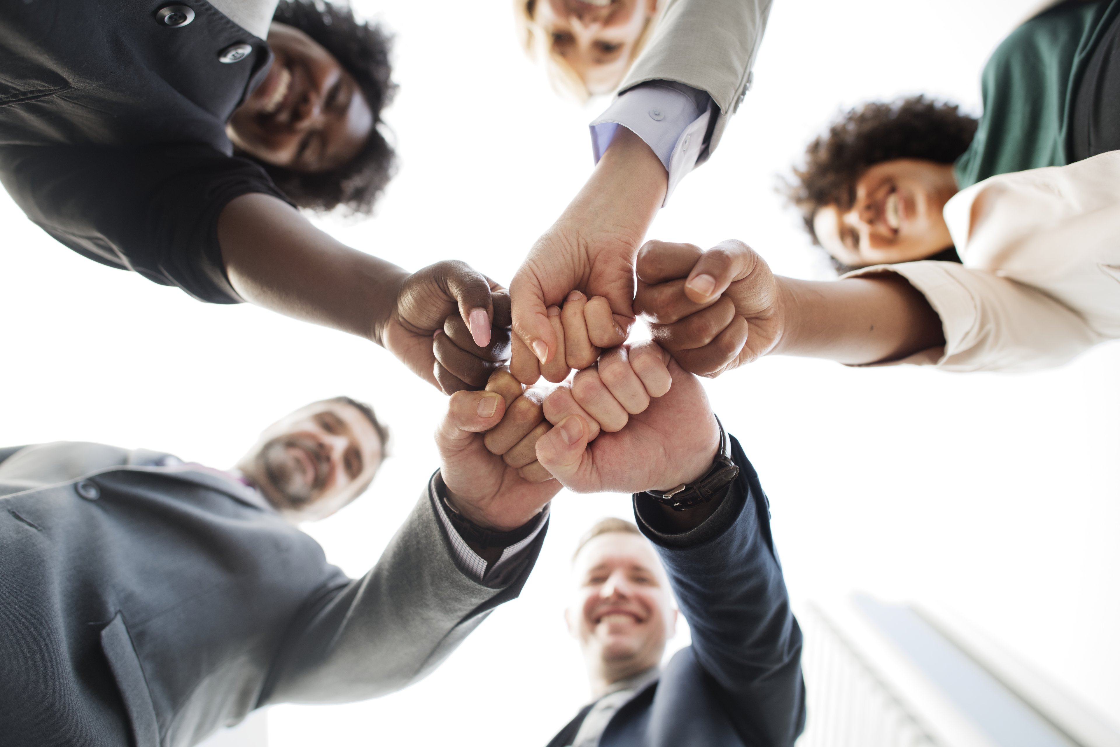 Brasil se destaca no SXSW como referência em soft power regenerativo Equipe de negócios bem-sucedida e feliz (Foto: Reprodução)