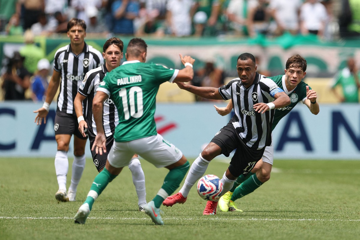 Palmeiras derrota Botafogo e encerra invencibilidade de cinco jogos no Mundial Palmeiras e Botafogo pelo Mundial de Clubes (Foto: Francois Nel/Getty Images/AFP)