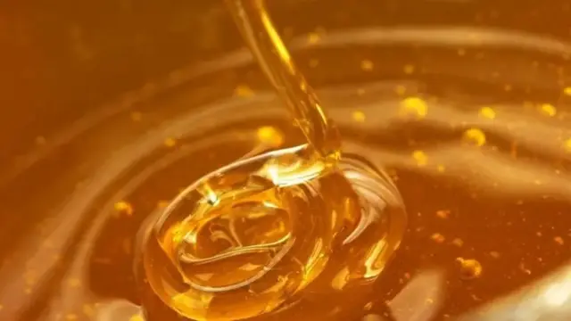 Mel se destaca por sua durabilidade e pode ser consumido por muito mais tempo Mel se destaca por sua durabilidade e pode ser consumido por muito mais tempo