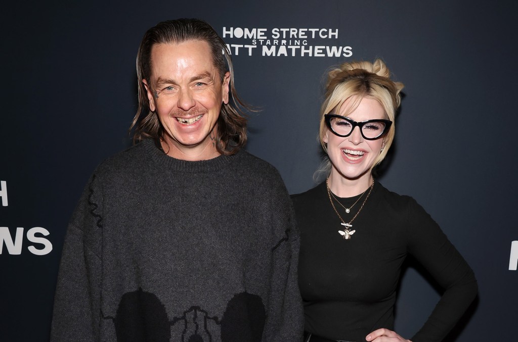 Sid Wilson cria anel de noivado para Kelly Osbourne inspirado em apelido de Joan Rivers Sid Wilson revelou que Joan Rivers inspirou indiretamente o anel de noivado de Kelly Osbourne. (Foto: Reprodução)