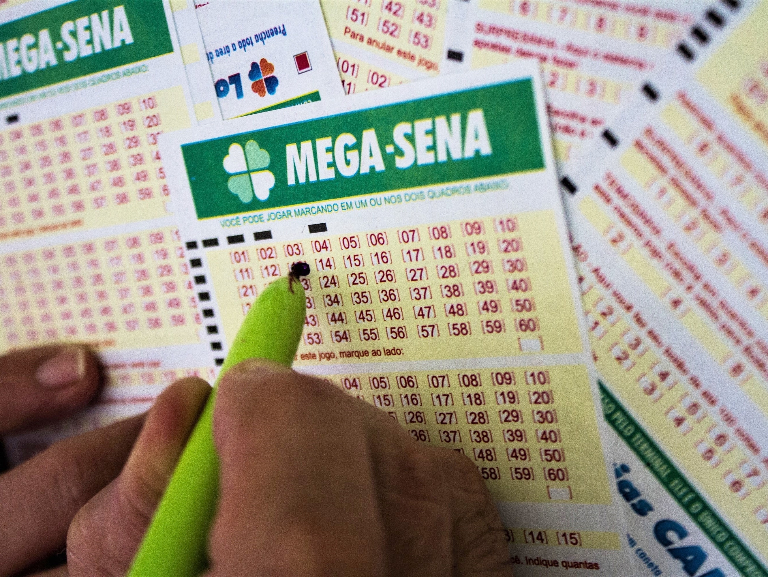 Rendimentos de R$ 28 milhões na poupança e no Tesouro são surpreendentes Volantes da Mega-Sena (Foto: Adriana Toffetti - 11.mai.2018/A7 Press/Estadão Conteúdo)