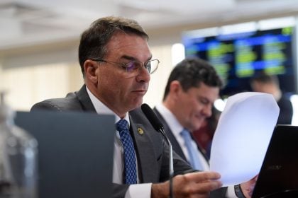 Bolsonarismo insiste em manter voto impresso no novo Código Eleitoral Senador Flávio Bolsonaro. (Foto: Saulo Cruz/Agência Senado)