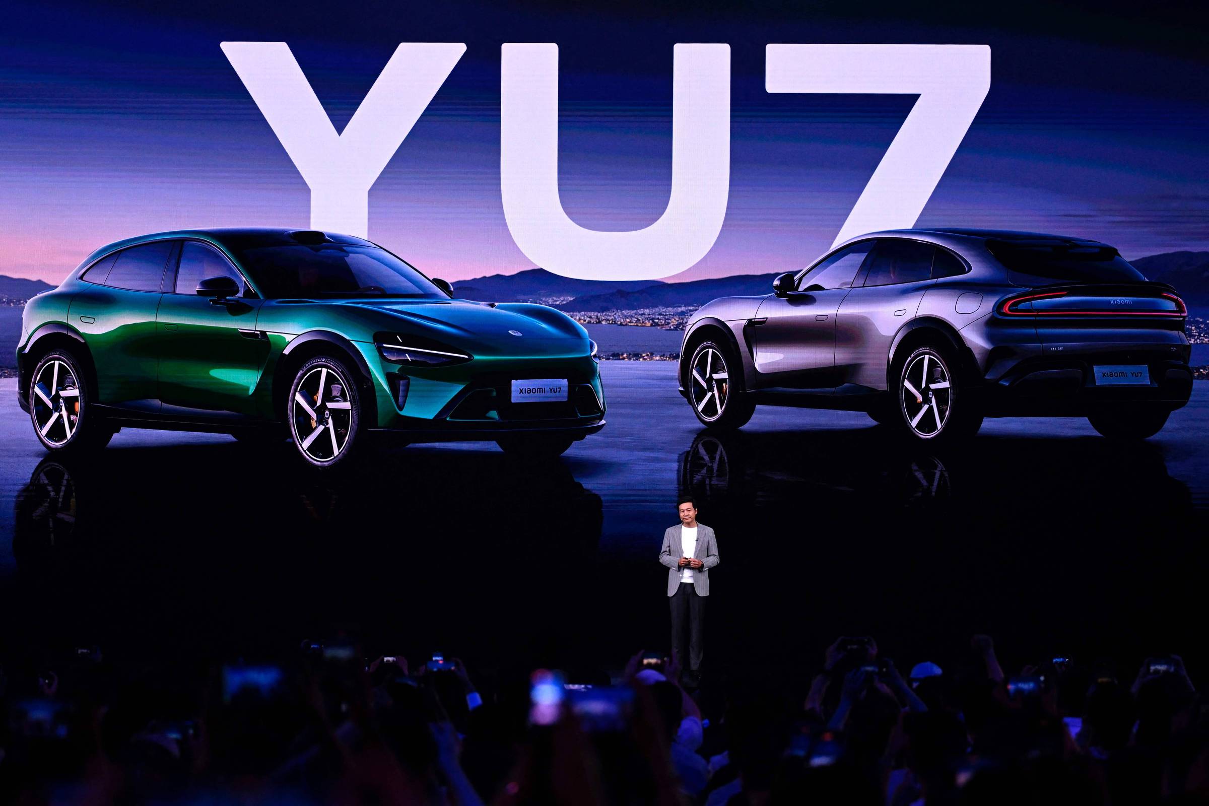 Xiaomi apresenta carro elétrico YU7 com preço competitivo em relação ao Model Y Lei Jun, cofundador e CEO da Xiaomi, apresenta o carro elétrico YU7 em evento em Pequim (Foto: Wang Zhao/AFP)