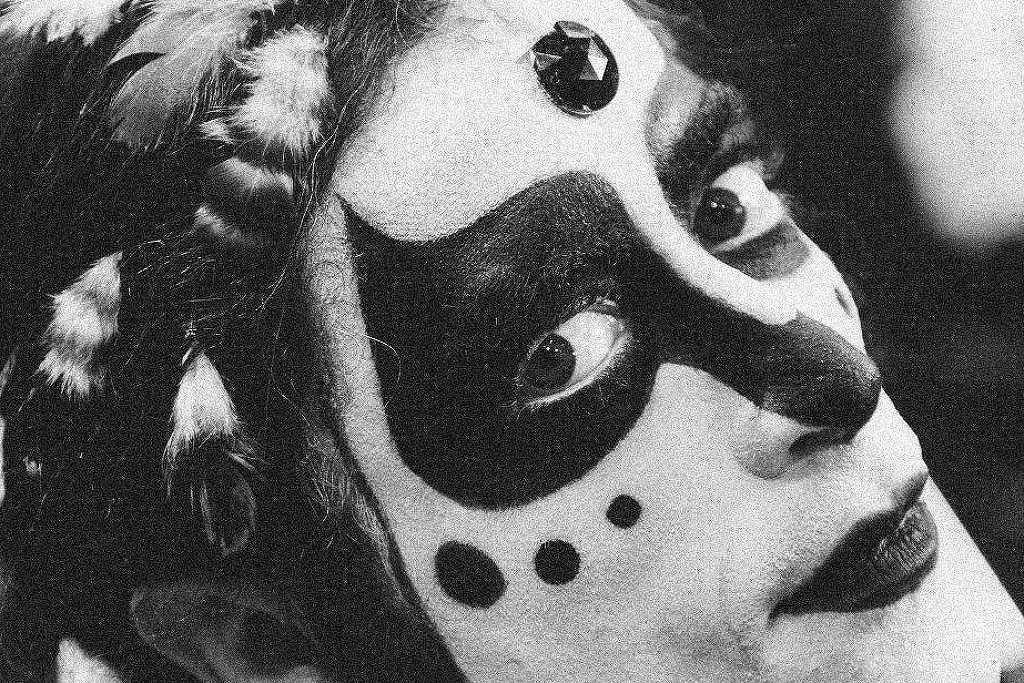 Secos e Molhados e Kiss: quem popularizou os rostos pintados na música? Cinebiografia de Ney Matogrosso, 'Homem com H', mostra a ascensão do cantor com os Secos e Molhados (Foto: Divulgação/Paris Filmes)