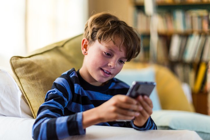 7 em cada 10 pais desconhecem soluções financeiras para crianças, e 72% não fazem nenhum tipo de investimento ou poupança para os filhos atualmente. (Foto: Alistair Berg/Getty Images)