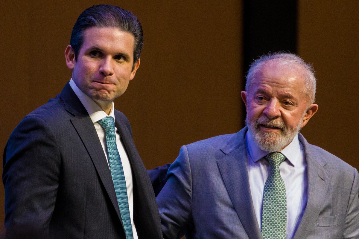 Hugo Motta busca diálogo com Lula após vitória sobre governo no IOF Presidente Lula e Hugo Motta, Presidente da Câmara dos Deputados (Foto: Brenno Carvalho / Agência O Globo)