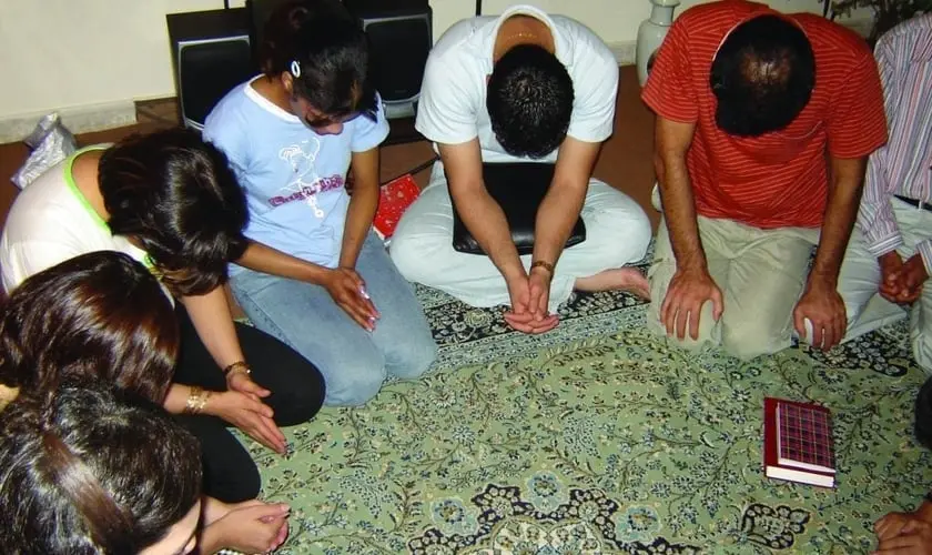 Igreja no Irã cresce rapidamente apesar da ditadura e da guerra em curso Imagem ilustrativa. (Foto: Heart4Iran)