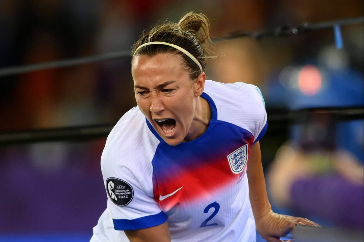 Lucy Bronze joga com fratura na tíbia e enfrenta dor e riscos na competição Foto: Reprodução/The Athletic UK