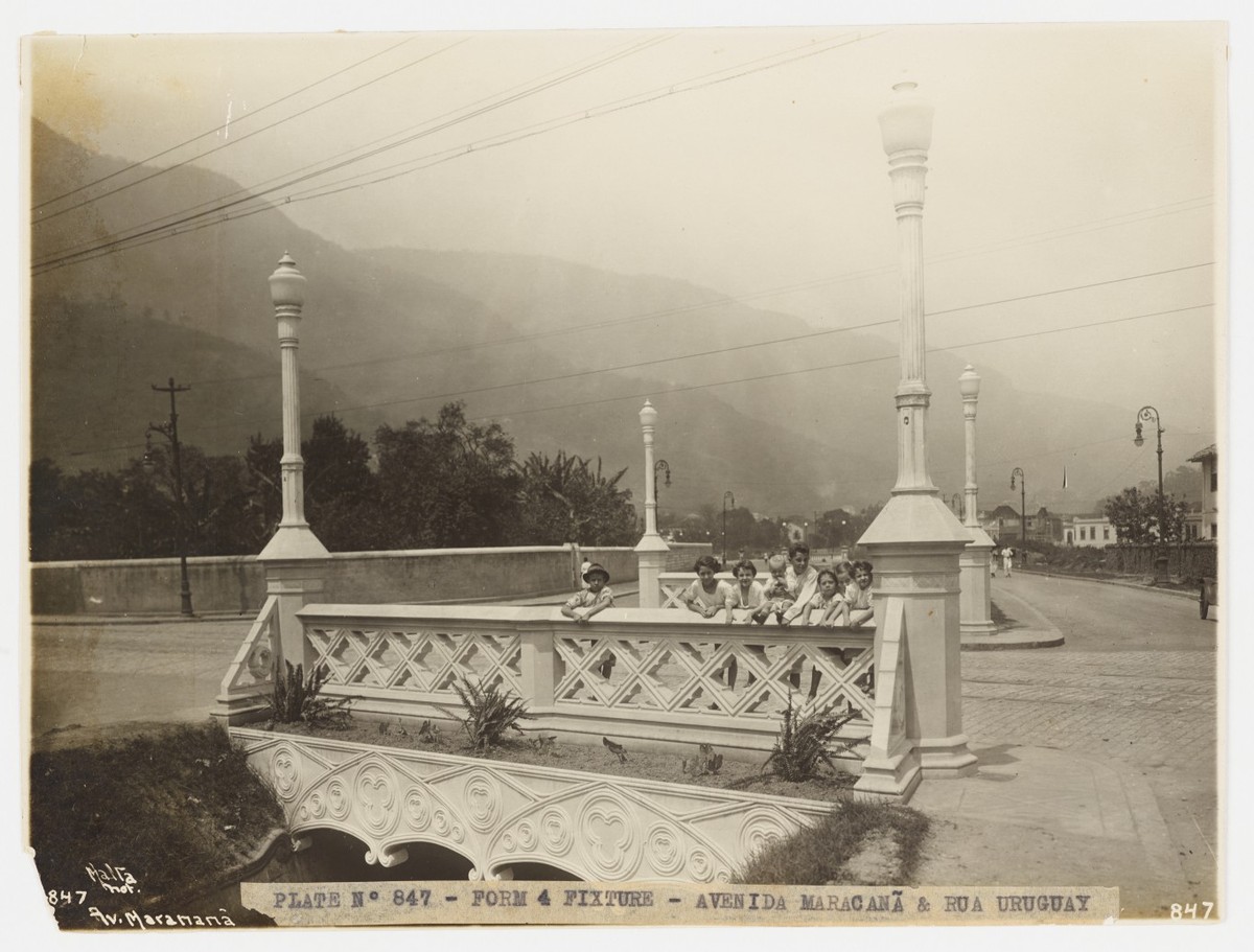 Esquina da Avenida Maracanã com a Rua Uruguai, na Tijuca, em 1925, há cem anos (Foto: Augusto Malta / Coleção Brascan Cem Anos no Brasil / Acervo Instituto Moreira Salles)