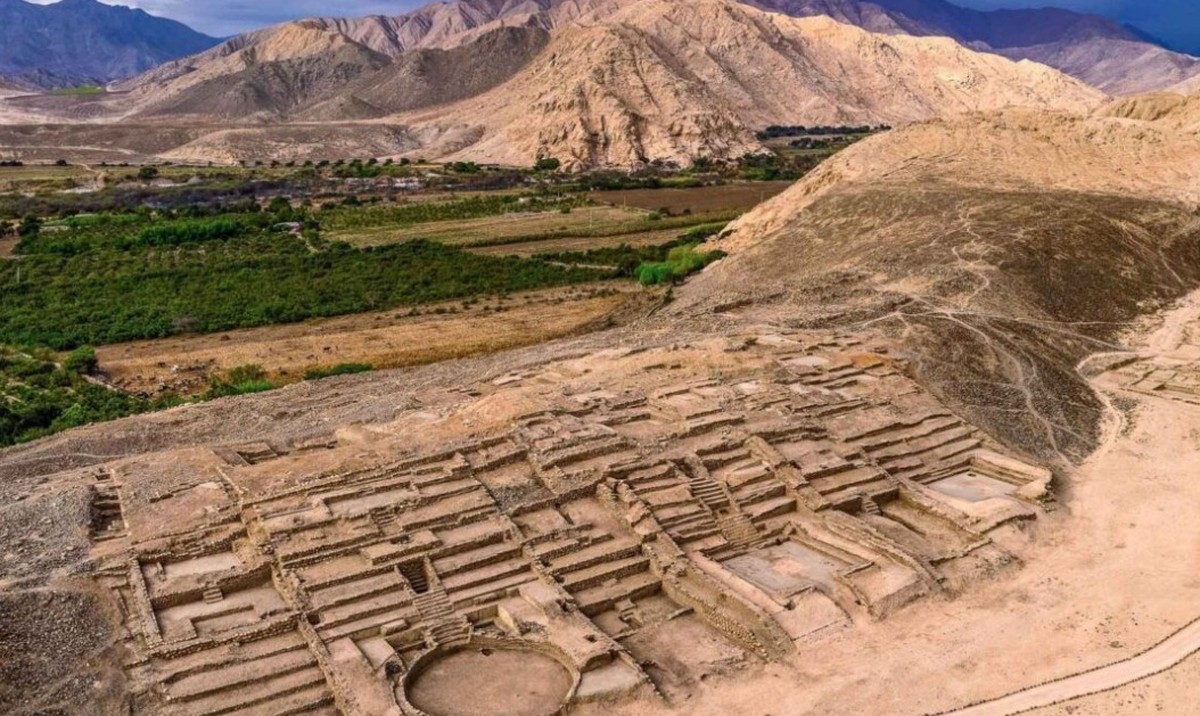 Arqueólogos revelam cidade de 3,5 mil anos que unia Pacífico, Andes e Amazônia Arqueólogos descobrem cidade de 3,5 mil anos que conectava Pacífico, Andes e Amazônia no Peru (Foto: Divulgação/Zona Arqueológica de Caral)