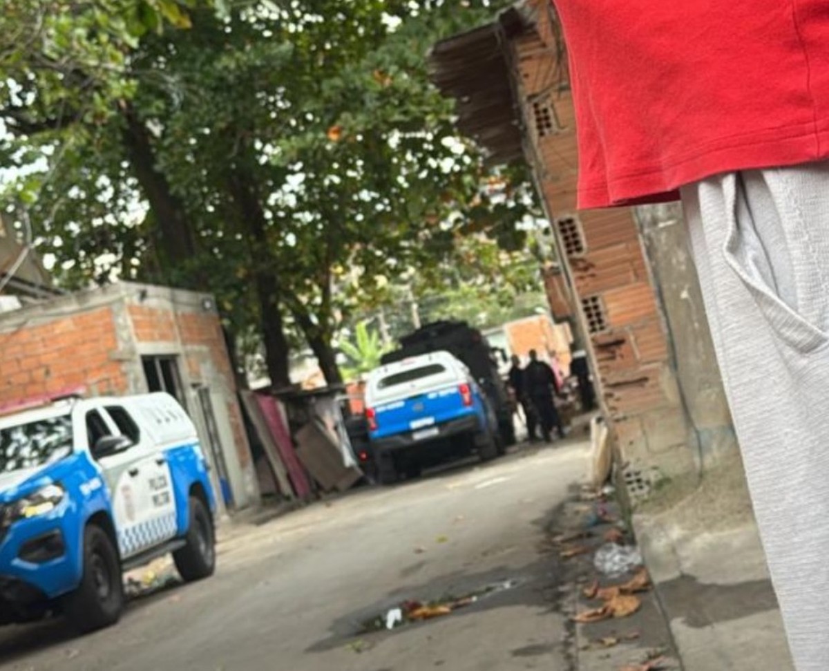 Mulher é gravemente ferida por tiros durante operação policial em Costa Barros Mulher é baleada no interior da comunidade da Quitanda (Foto: Reprodução)