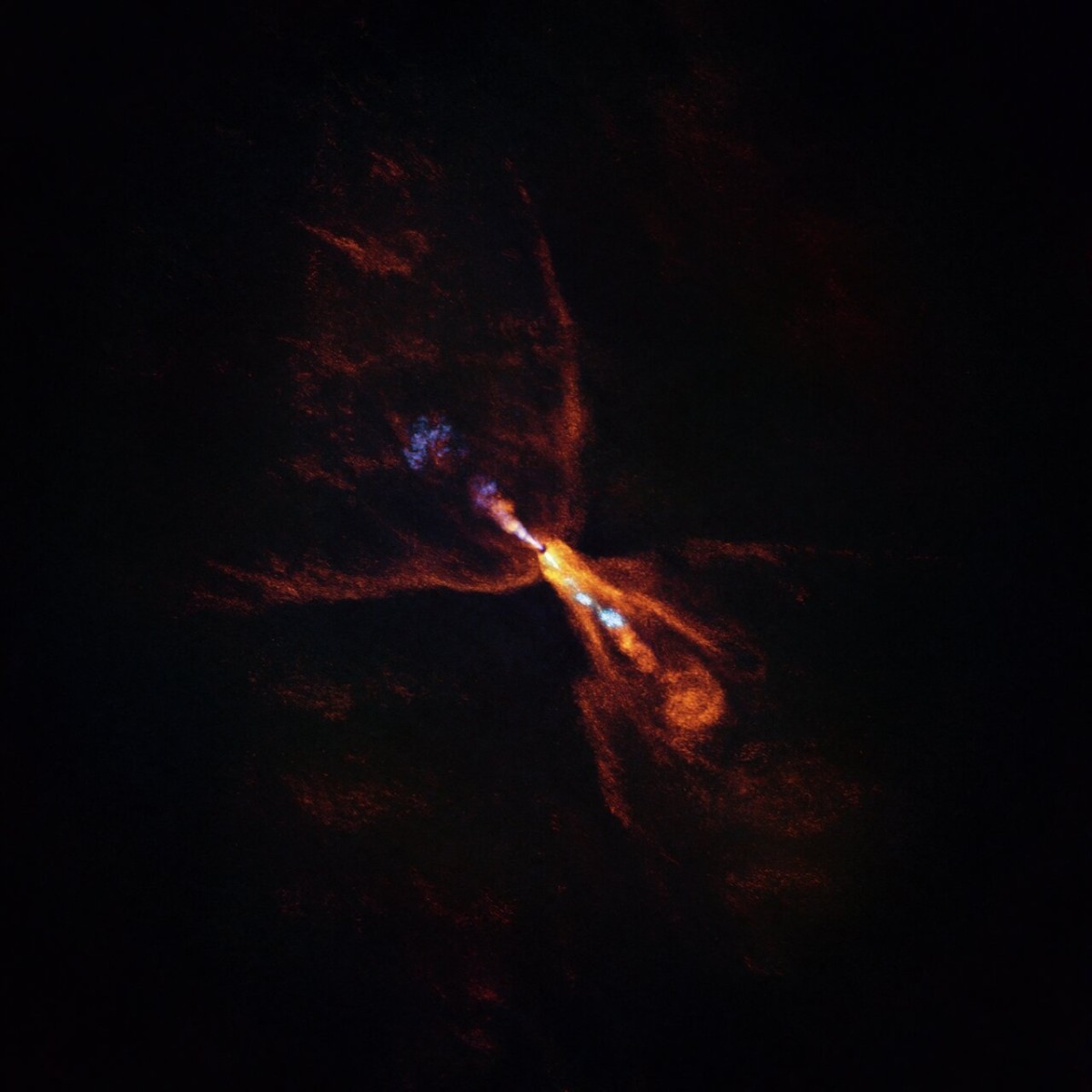 Nova imagem revela formação de sistema solar e esclarece origem da Terra Imagem divulgada pelo Observatório Europeu do Sul (ESO) mostra HOPS-315, uma estrela bebê onde astrônomos observaram evidências dos estágios iniciais da formação planetária — Foto: Handout / EUROPEAN SOUTHERN OBSERVATORY / AFP
