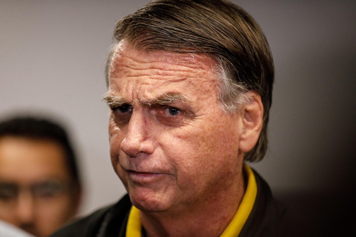Moraes libera visitas de familiares a Bolsonaro durante prisão domiciliar O ex-presidente Jair Bolsonaro ao deixar a sede do PL (Foto: Brenno Carvalho)