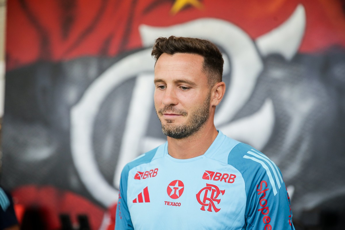 Saúl em seu primeiro dia de atividades no Flamengo (Foto: Gilvan de Souza/Flamengo)