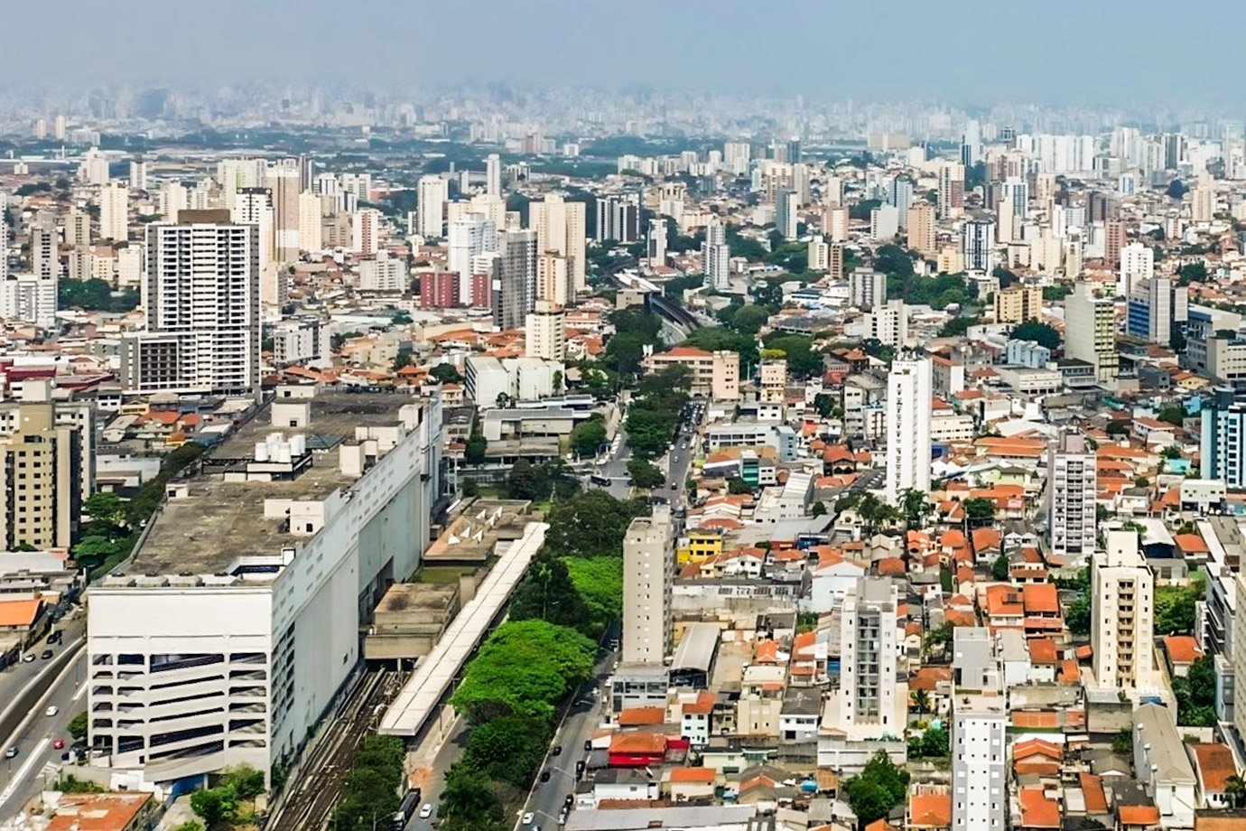 Quinto Andar movimenta R$ 20 bilhões em um ano e planeja crescer dez vezes mais Investir em imóveis é ideia controversa, mas jamais ultrapassada — mesmo com Selic a 15% (Foto: Reprodução)