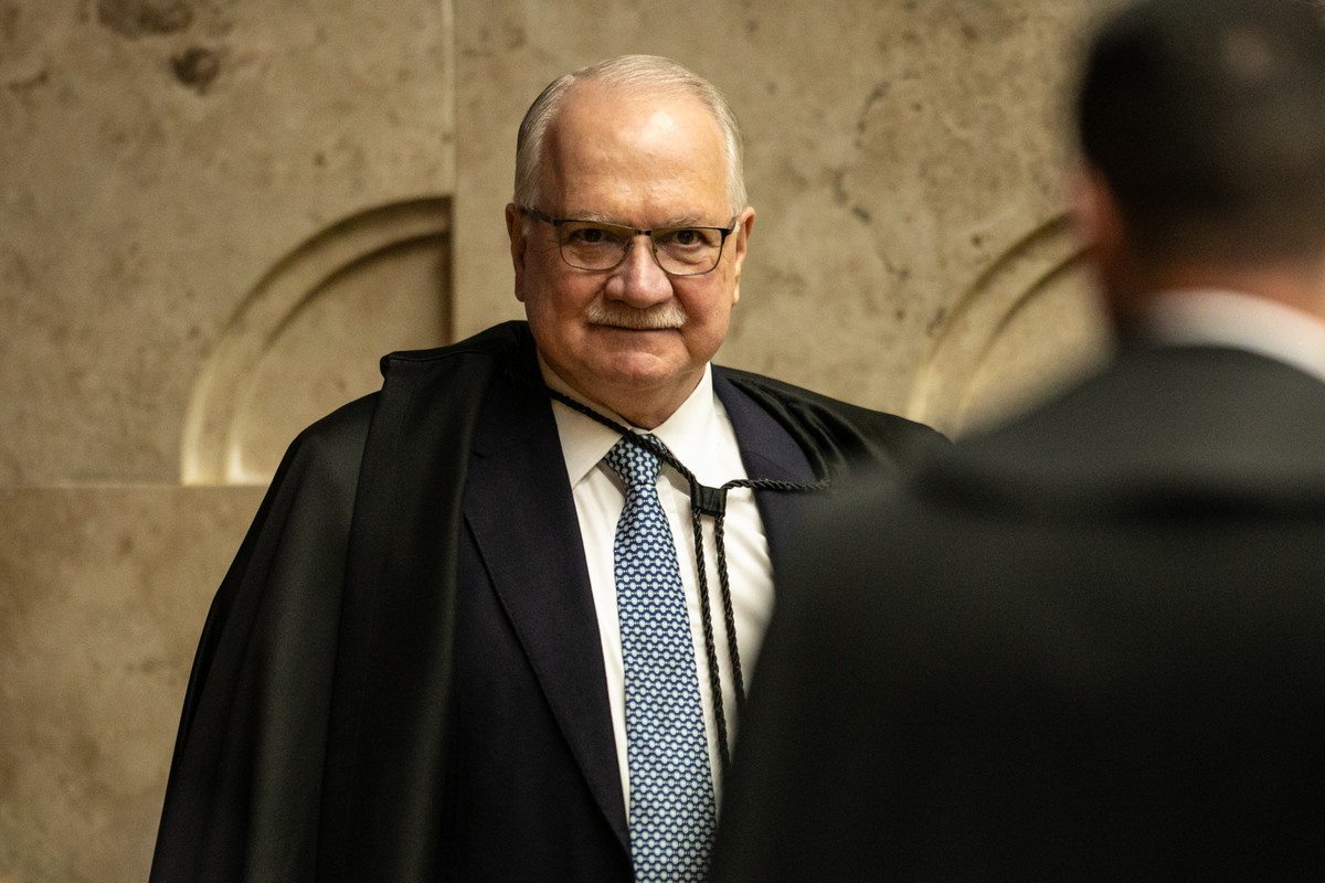 Plenário do STF durante julgamento sobre responsabilização das redes sociais; Ministro Edson Fachin (Foto: Brenno Carvalho / Agência O Globo)