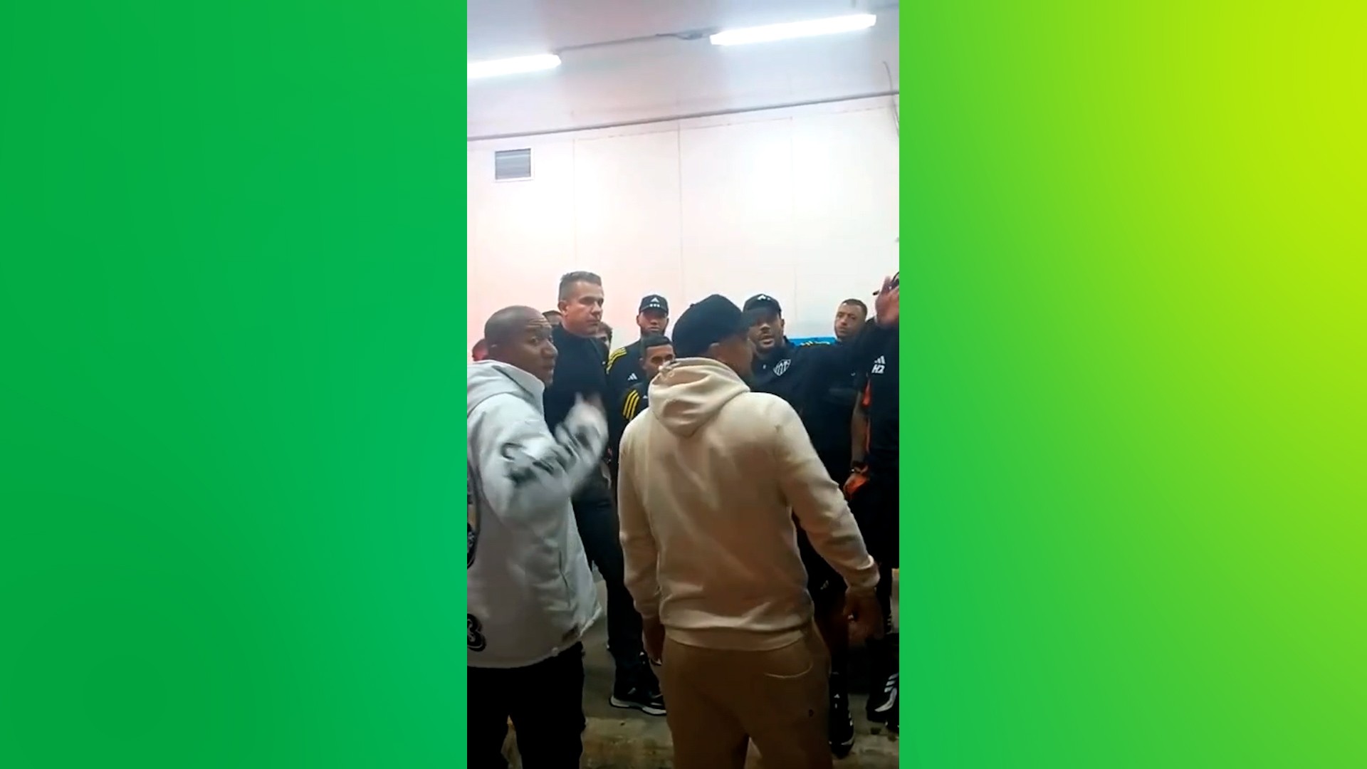 Organizada faz cobrança ao Atlético Mineiro em ação polêmica Foto: Reprodução