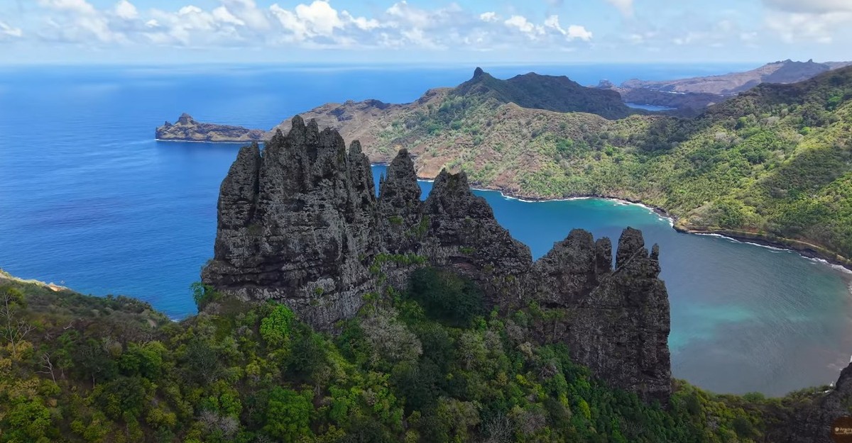 Tubarão fere criança gravemente em ataque na Polinésia Francesa Ilha de Nuku Hiva, na Polinésia Francesa, onde criança foi mordida por tubarão (Foto: Reprodução)
